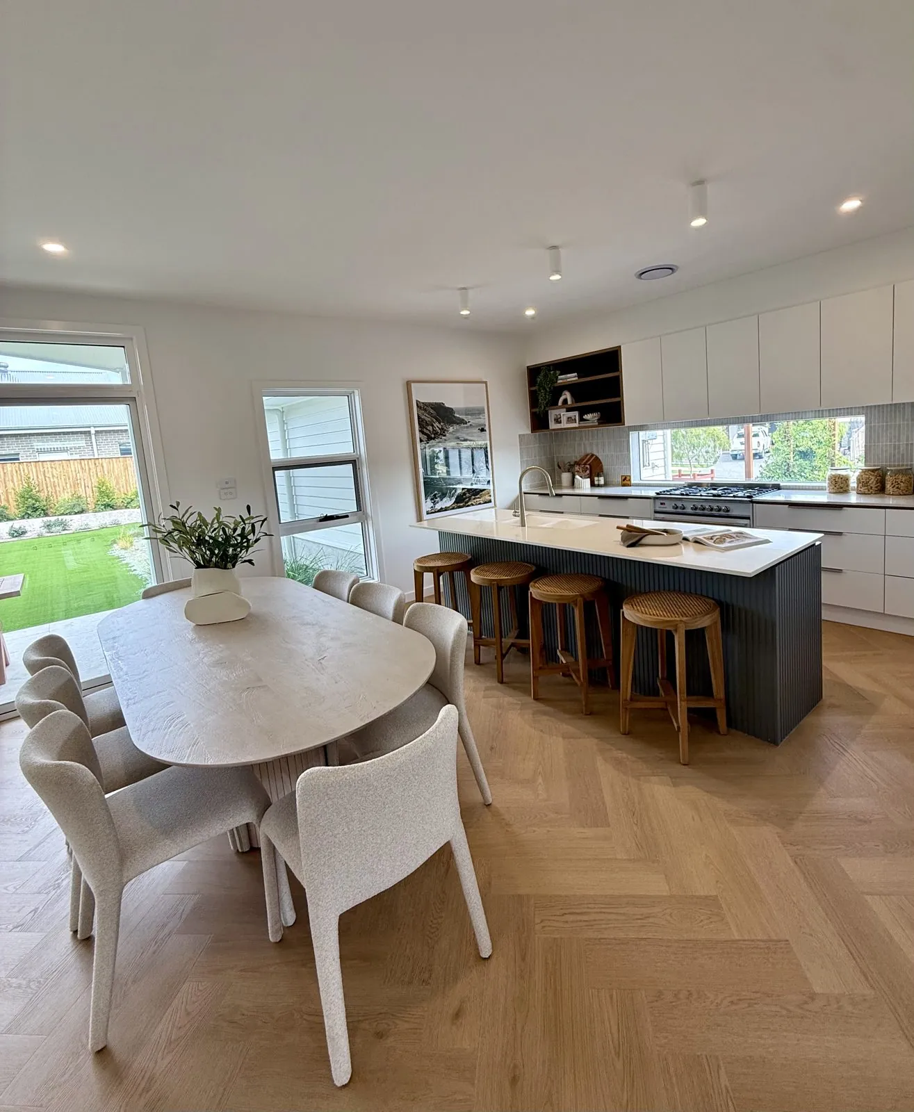 Kitchen & dining lighting